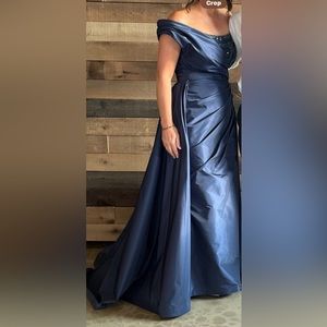 Gorgeous mother of the groom/bride gown. Worn once for 5 hours.